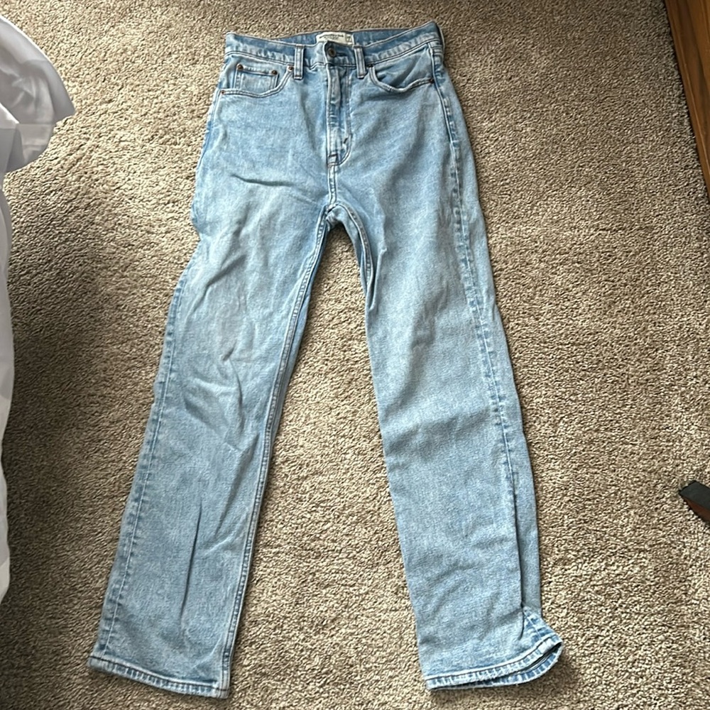 Abercrombie & Fitch - The Ankle Straight Ultra High Rise